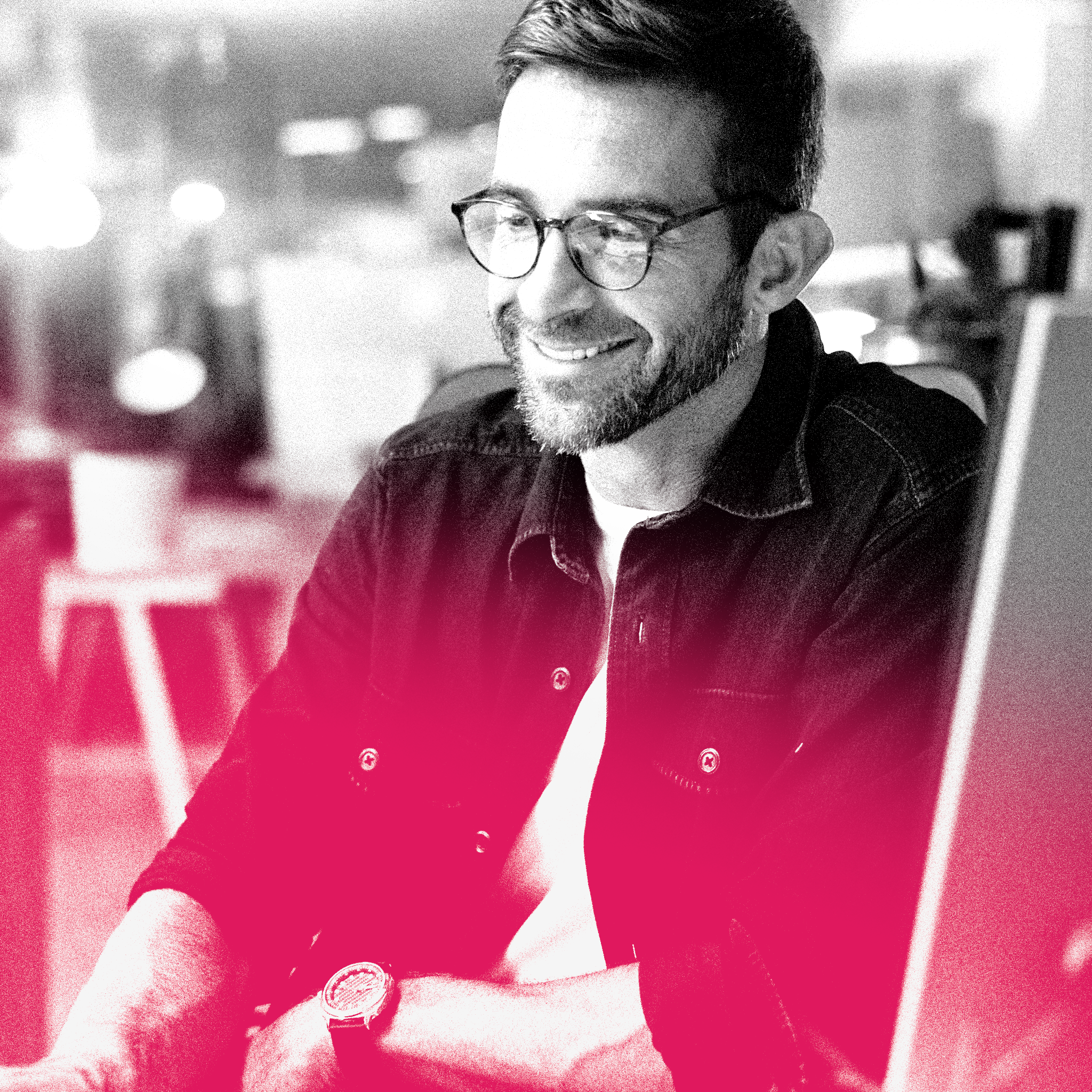 accountant-automating-invoice-processing